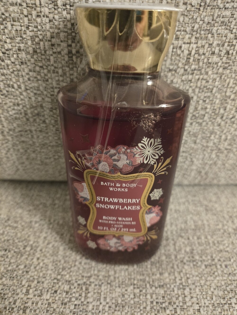 Bath & Body Works Strawberry Snowflakes Body Wash - Red & Gold